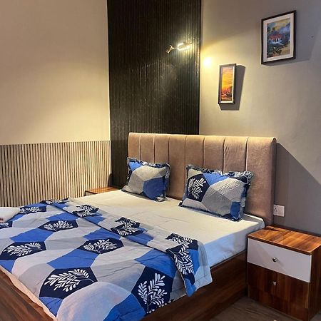 Studio Apartment In نويدا الكبرى المظهر الخارجي الصورة