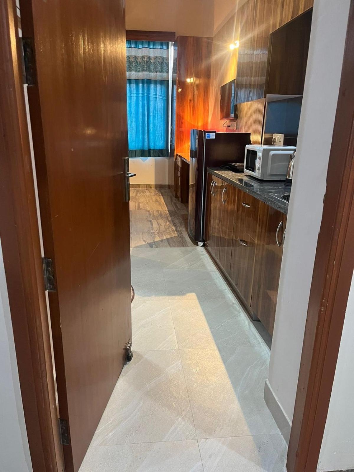Studio Apartment In نويدا الكبرى المظهر الخارجي الصورة