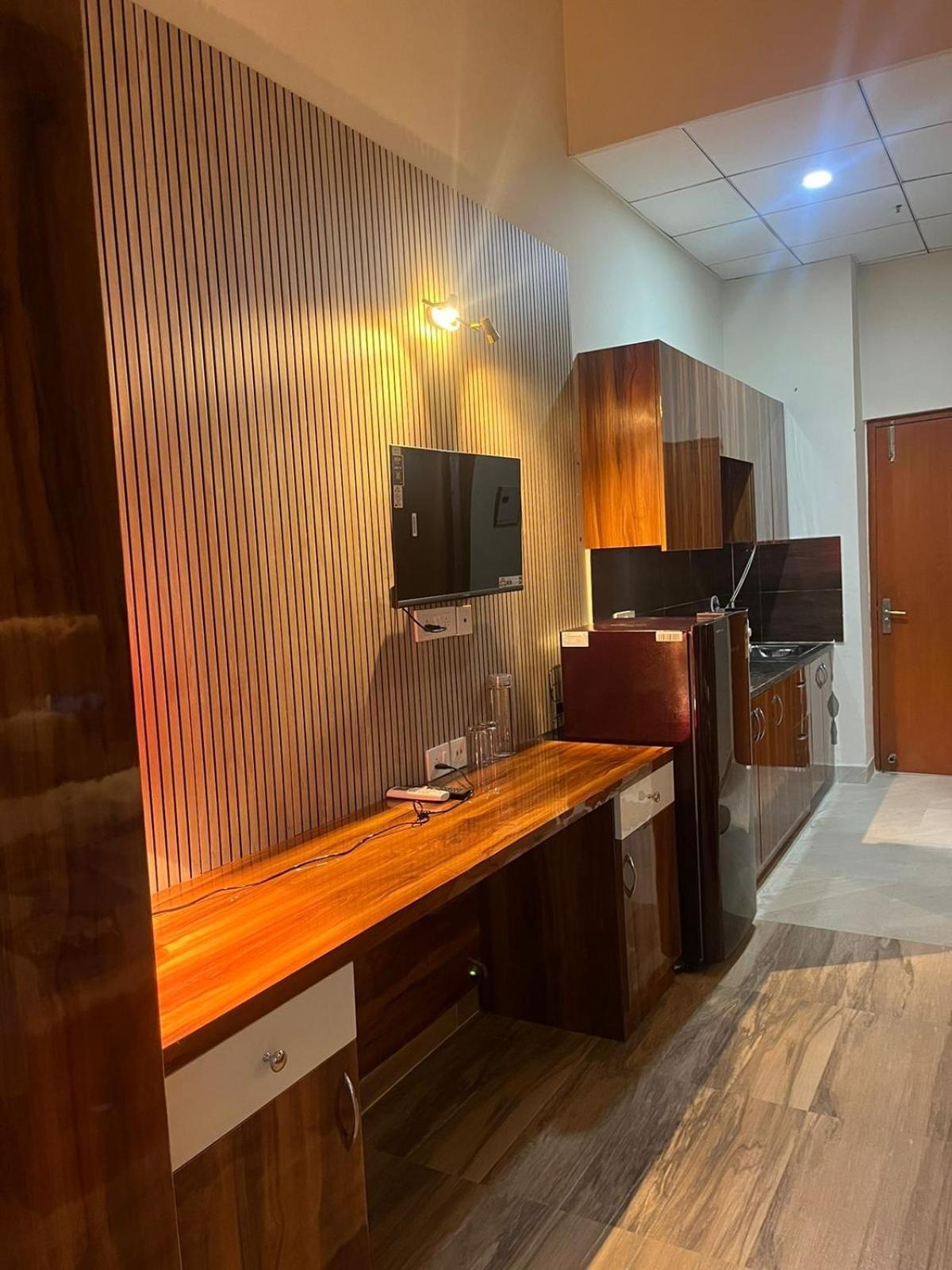 Studio Apartment In نويدا الكبرى المظهر الخارجي الصورة